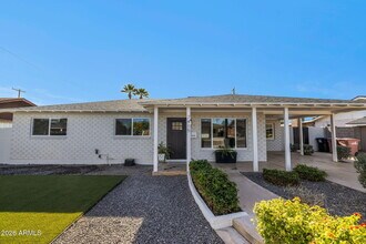 7415 E Holly St in Scottsdale, AZ - Building Photo - Building Photo