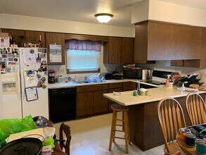 214 S Eagle St, Unit A in Oshkosh, WI - Building Photo - Building Photo