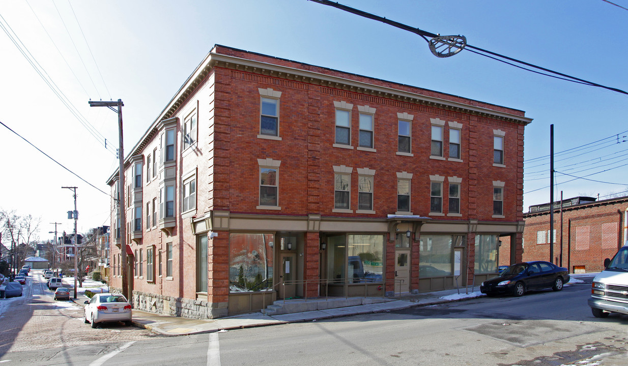 Crescent Apartments in Pittsburgh, PA - Building Photo