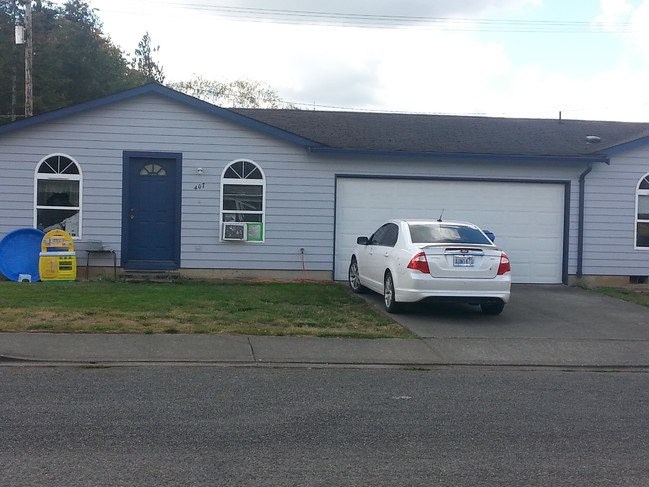 401 Williams four plex in Chehalis, WA - Building Photo - Building Photo