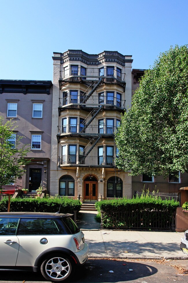 120 1st Pl in Brooklyn, NY - Foto de edificio - Building Photo