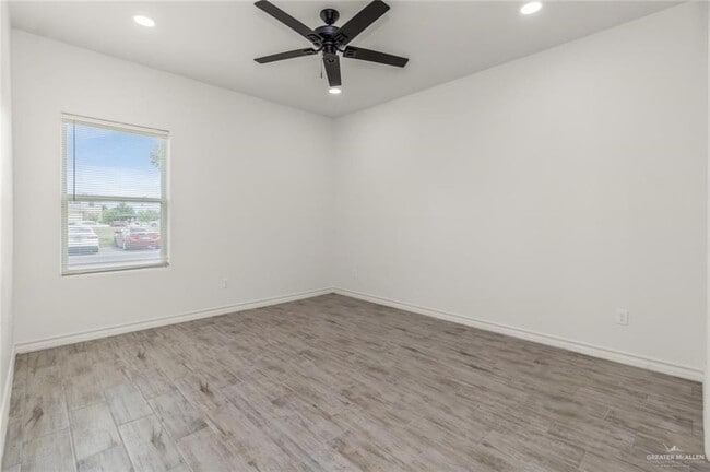 900 E Redbud Ave, Unit 22B8 in McAllen, TX - Building Photo - Building Photo