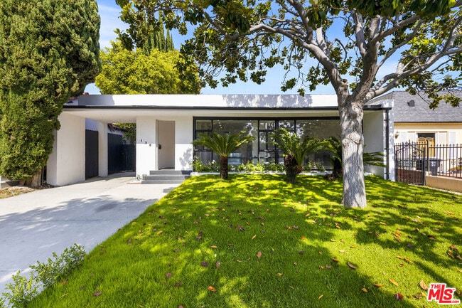 130 Le Doux Rd in Beverly Hills, CA - Building Photo - Building Photo
