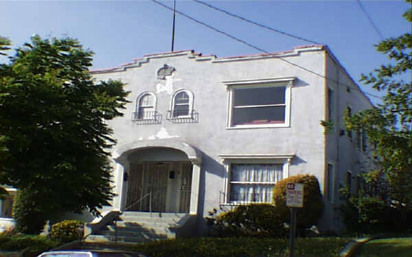 914 W Kensington Rd in Los Angeles, CA - Foto de edificio - Building Photo