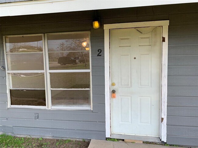 500 Austin Rd-Unit -2 in Eagle Lake, TX - Building Photo - Building Photo