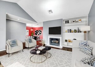 2829 Timmons Ln in Houston, TX - Building Photo - Building Photo