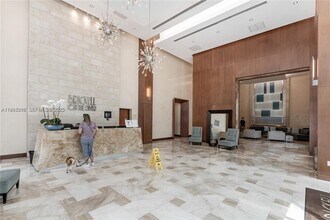 31 SE 5th St, Unit 3716 in Miami, FL - Foto de edificio - Building Photo