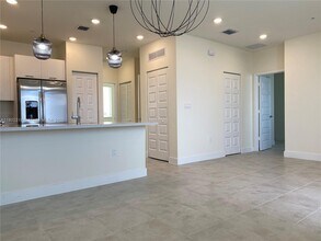 6455 NW 103rd Pl, Unit 303 in Doral, FL - Foto de edificio - Building Photo