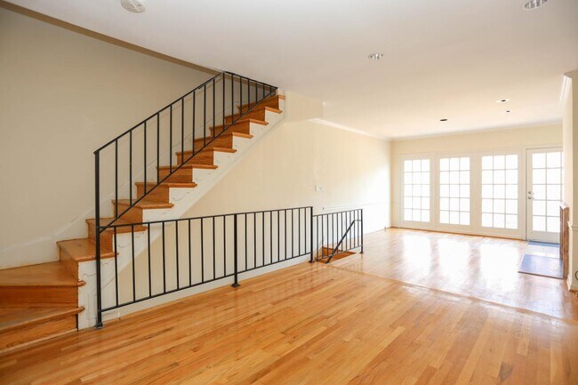 1729 Corcoran St NW, Unit #A in Washington, DC - Foto de edificio - Building Photo