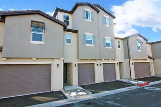 2220 Altamira Dr in Reno, NV - Building Photo - Building Photo