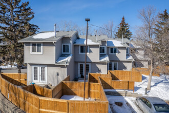 1150 Mckinnon Dr NE in Calgary, AB - Building Photo - Building Photo