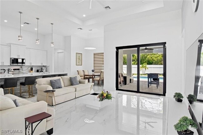 117 NW 4th Pl in Cape Coral, FL - Building Photo - Building Photo