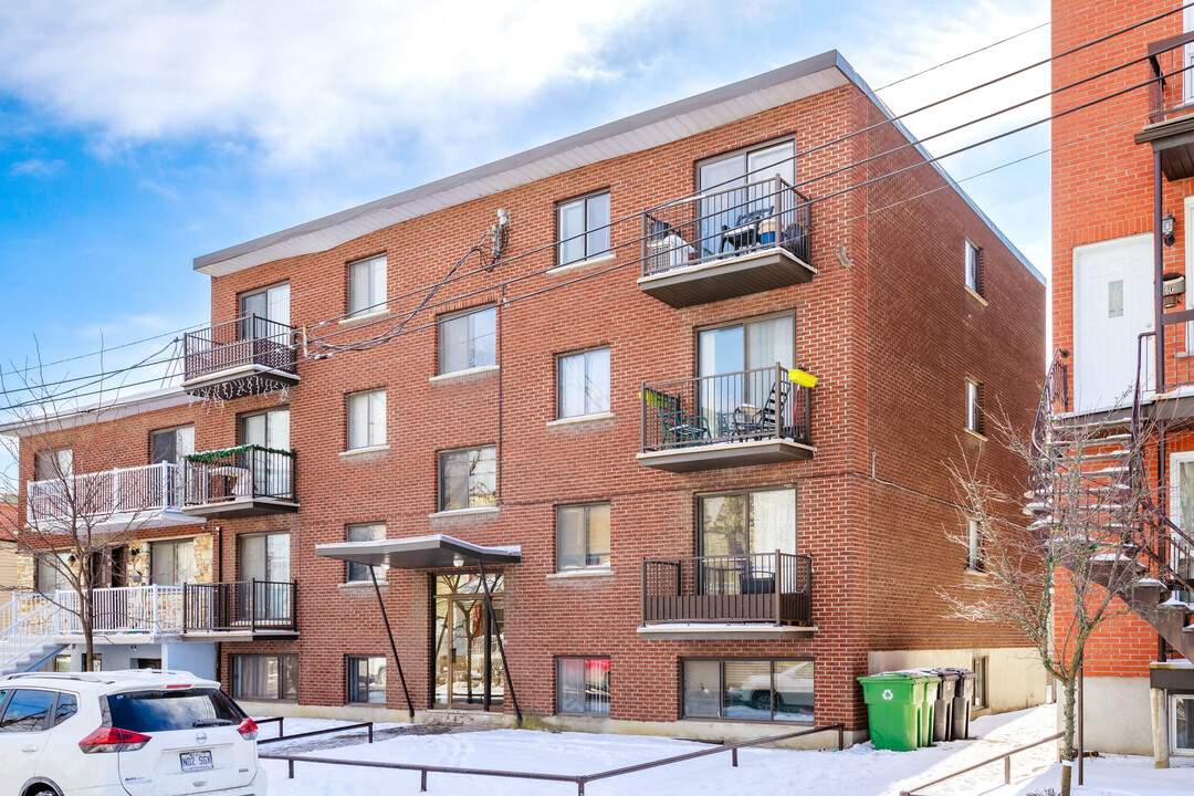 54 Du Moulin Av in Lachine, QC - Building Photo
