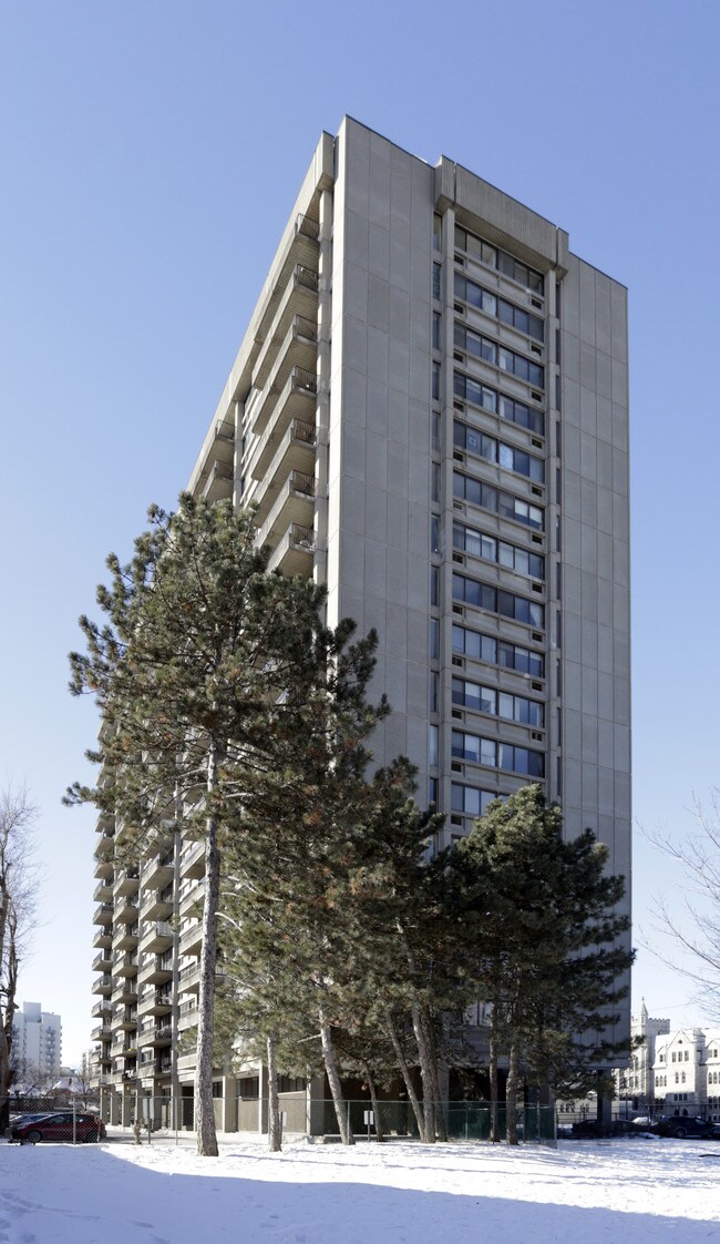 Ten Driveway Apartments in Ottawa, ON - Building Photo - Building Photo