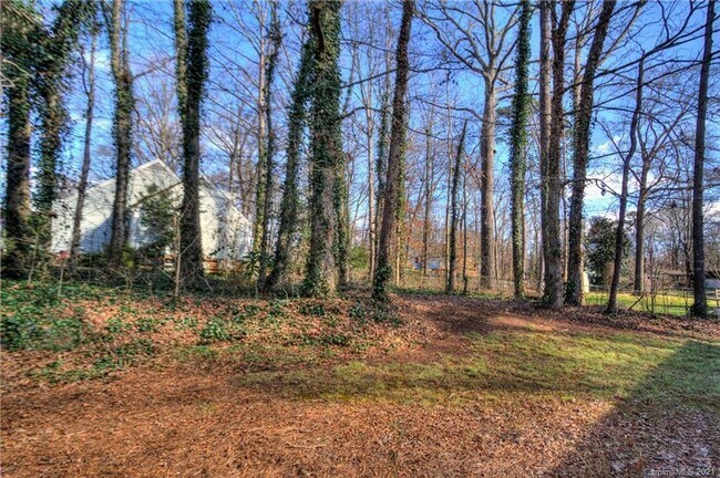 901 Winter Wood Dr in Matthews, NC - Foto de edificio - Building Photo