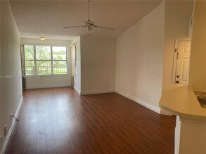 3330 Pinewalk Dr N in Margate, FL - Building Photo - Building Photo