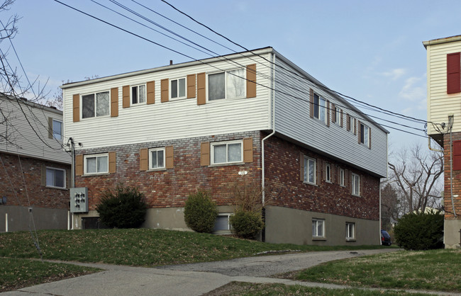 8405 Cottonwood Dr in Cincinnati, OH - Foto de edificio - Building Photo