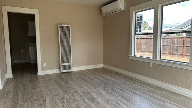 509 Marshall Ave in Modesto, CA - Foto de edificio - Building Photo