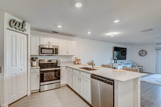 5007 Woods Edge Cir in Riviera Beach, FL - Building Photo - Building Photo