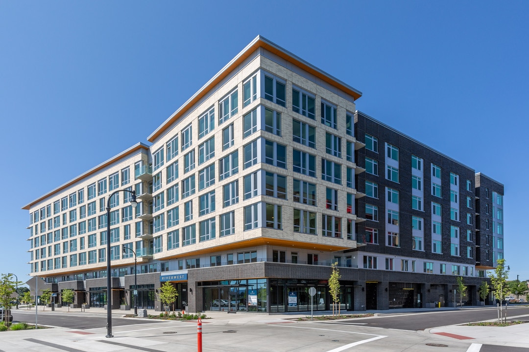 RiverWest Apartments in Vancouver, WA - Building Photo