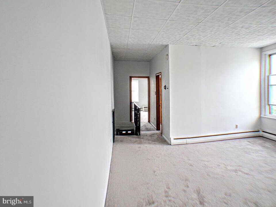 1325 W Porter St in Philadelphia, PA - Building Photo