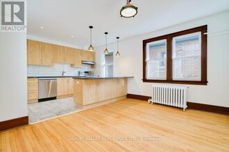 18 Golfdale Rd in Toronto, ON - Building Photo - Building Photo