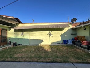 9615 Walnut St in Bellflower, CA - Foto de edificio - Building Photo