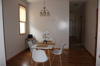 2012 W 23rd St, Unit 2nd Floor in Chicago, IL - Building Photo - Building Photo