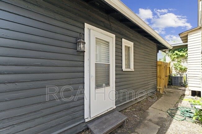 3836 E Michigan St in Indianapolis, IN - Building Photo - Building Photo