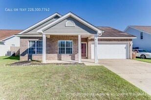 16060 S April Dr in Gulfport, MS - Building Photo