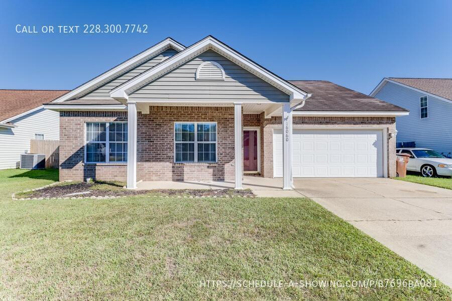 16060 S April Dr in Gulfport, MS - Building Photo