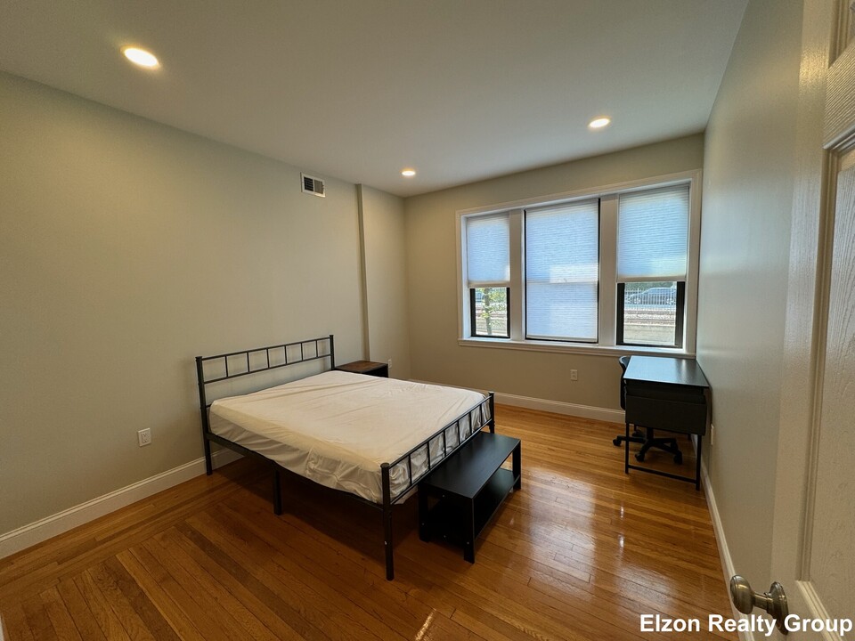 2021 Commonwealth Ave, Unit A in Boston, MA - Building Photo