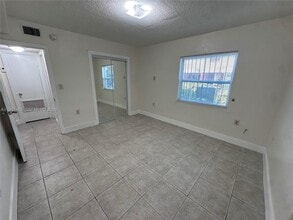 16150 NE 19th Ct in North Miami Beach, FL - Building Photo - Building Photo