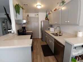 5403 Newcastle Ave, Unit 66 in Encino, CA - Building Photo - Building Photo