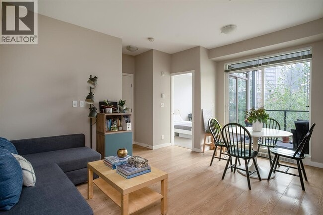 property at 22 E Royal Ave