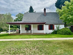 402 E State St in Traverse City, MI - Building Photo - Building Photo