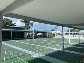 2505 E Bay Dr in Largo, FL - Building Photo - Building Photo