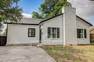 1314 Lee Hall St in San Antonio, TX - Building Photo - Building Photo