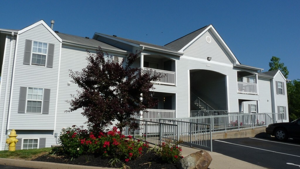 Galbraith Pointe Apartments & Townhomes Photo