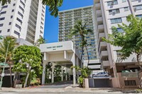 2440 Kuhio Ave, Unit 708 in Honolulu, HI - Foto de edificio - Building Photo