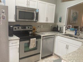 571 Milburne Close, Unit Daventry Square in Palm Harbor, FL - Building Photo - Building Photo