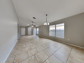 430 Maple Pointe Dr in Seffner, FL - Building Photo - Building Photo