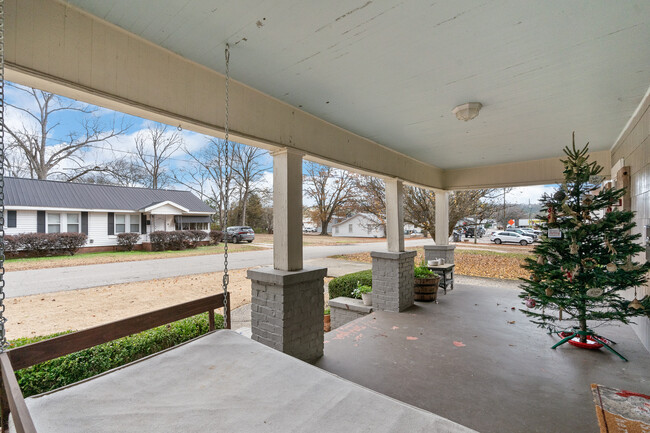 114 Maple Ave in Trussville, AL - Building Photo - Building Photo