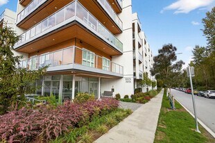 8447 202 St in Langley, BC - Building Photo