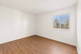 13266 Foothill Blvd in Los Angeles, CA - Building Photo - Building Photo