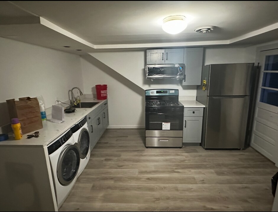 685 Washington Ave in Albany, NY - Building Photo