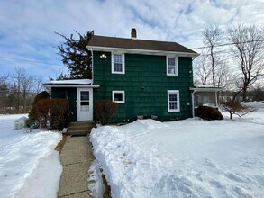 42 Amity Rd in Warwick, NY - Building Photo - Building Photo