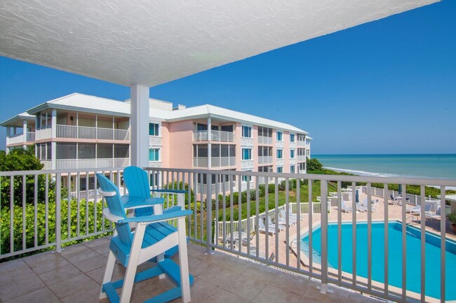 8830 S Sea Oaks Way in Vero Beach, FL - Foto de edificio - Building Photo