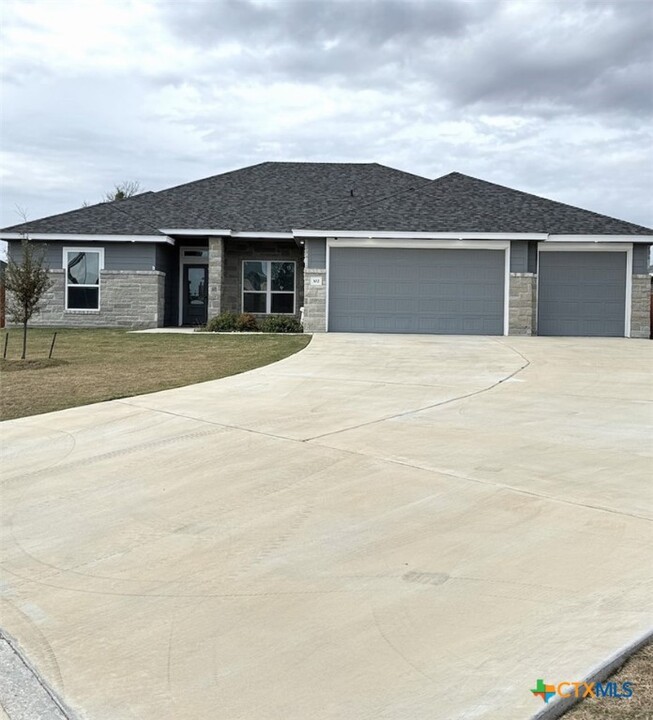 302 Walking Stick Dr in Nolanville, TX - Building Photo