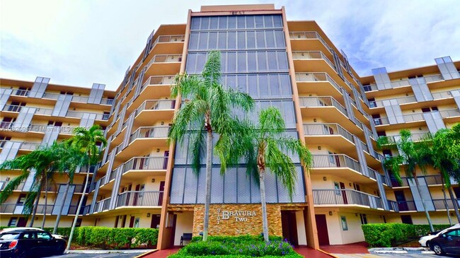 property at 3101 N Country Club Dr
